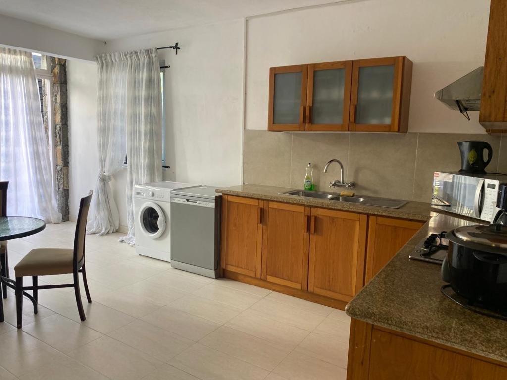 Oceanpride Complex Apartment Flic en Flac Bagian luar foto